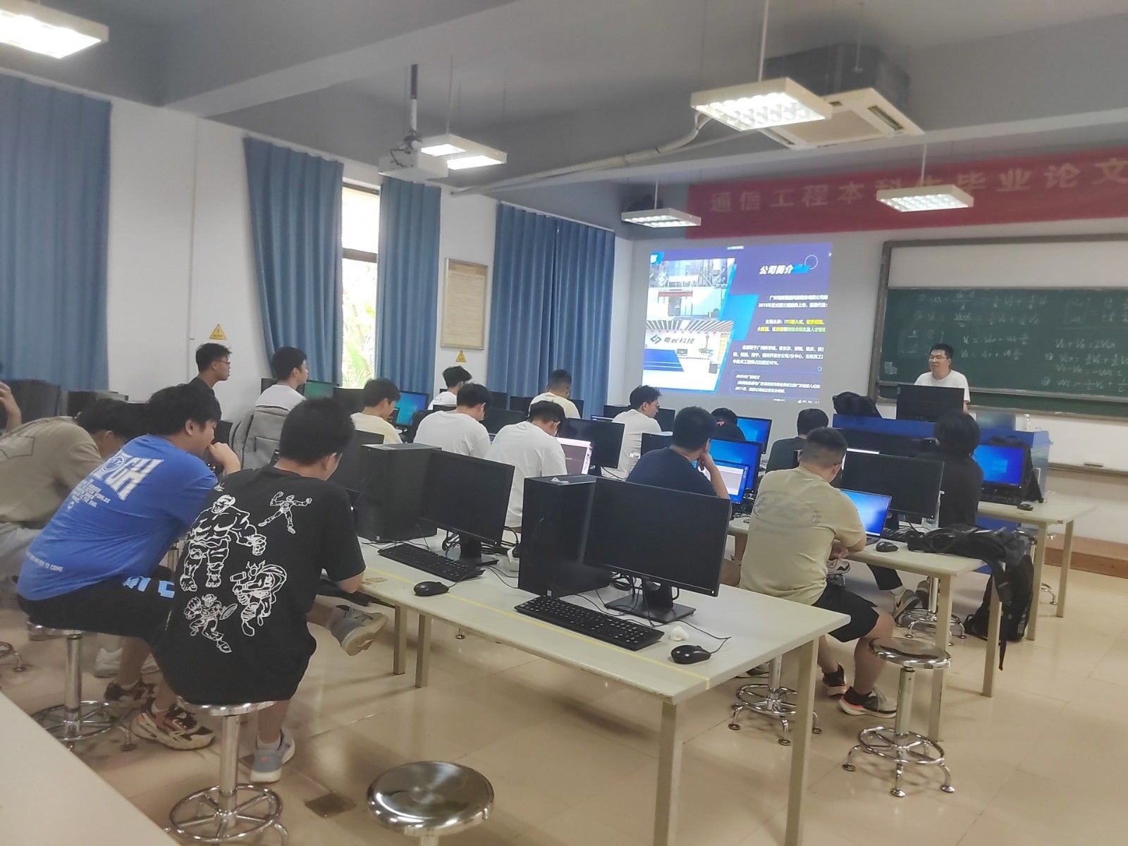 粤嵌科技联合三亚学院新能源与智能网联汽车学院创客集训营2.0开营